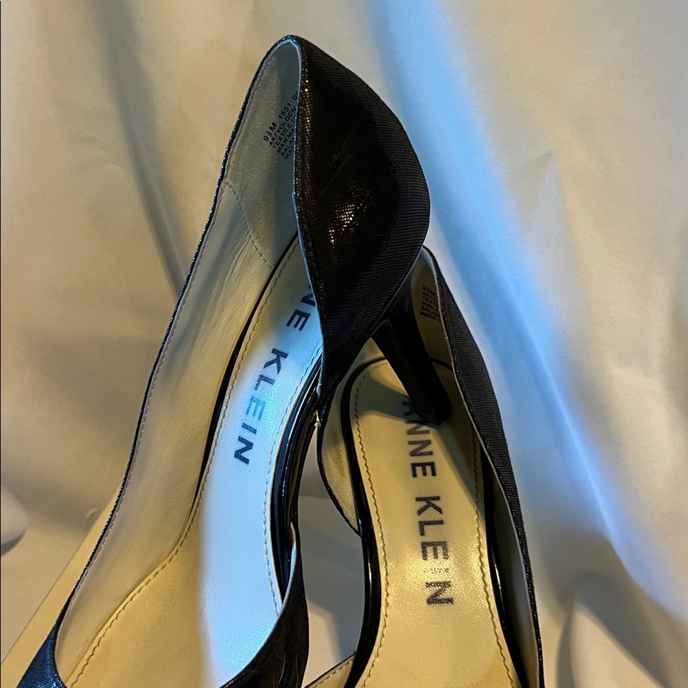 Anne Klein Shiny Black Pumps - Picture 3 of 5